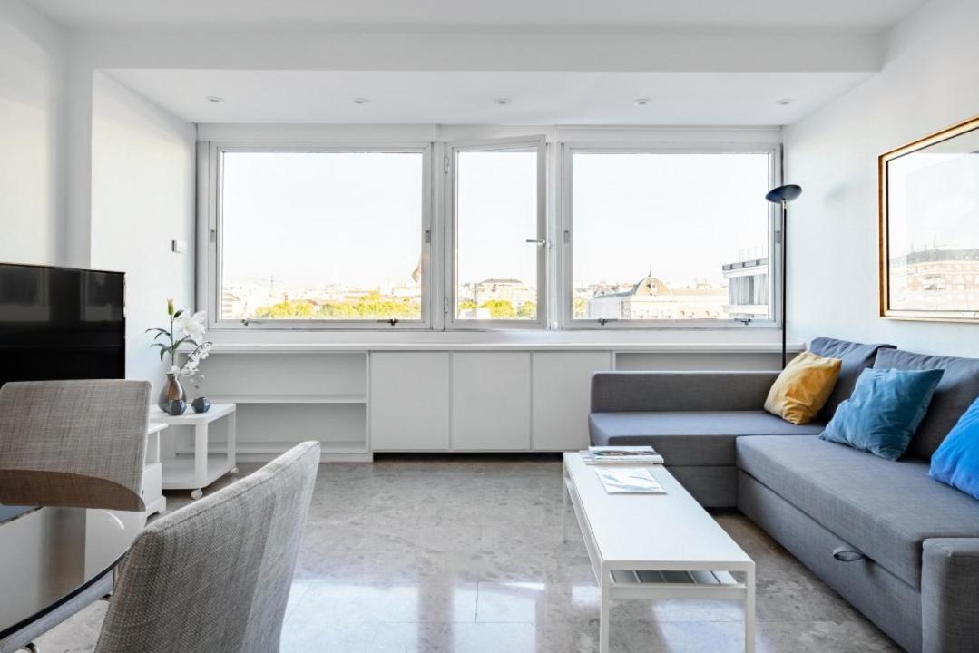 Апартаменти Urbantec Realty - Plaza De Colon Мадрид Екстер'єр фото