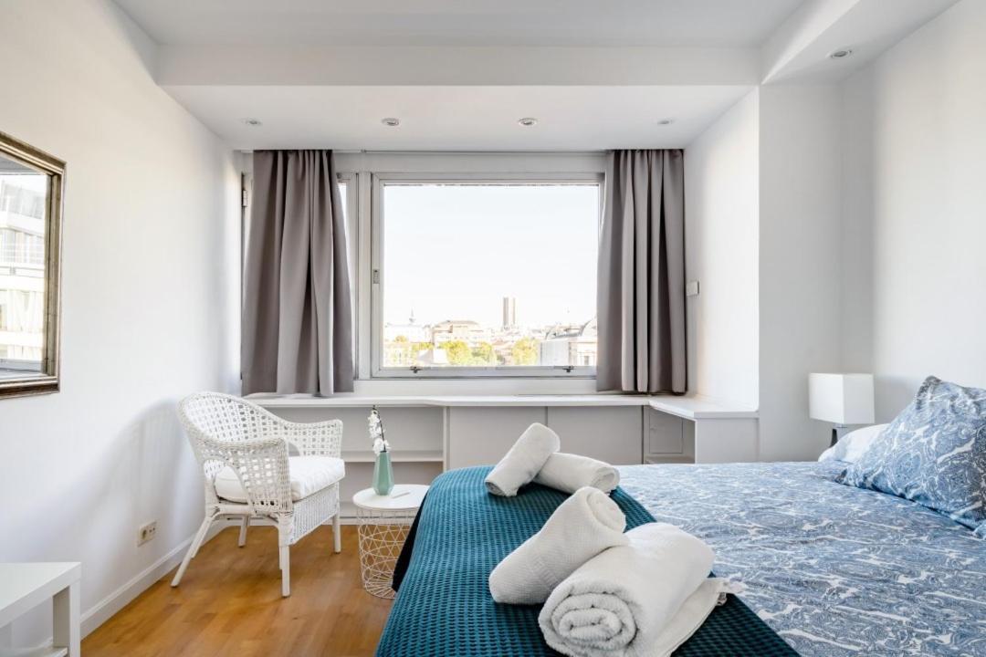 Апартаменти Urbantec Realty - Plaza De Colon Мадрид Екстер'єр фото