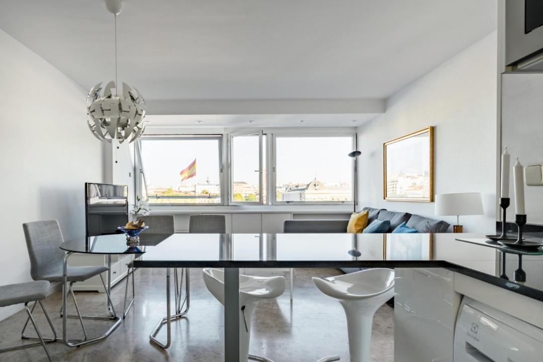 Апартаменти Urbantec Realty - Plaza De Colon Мадрид Екстер'єр фото