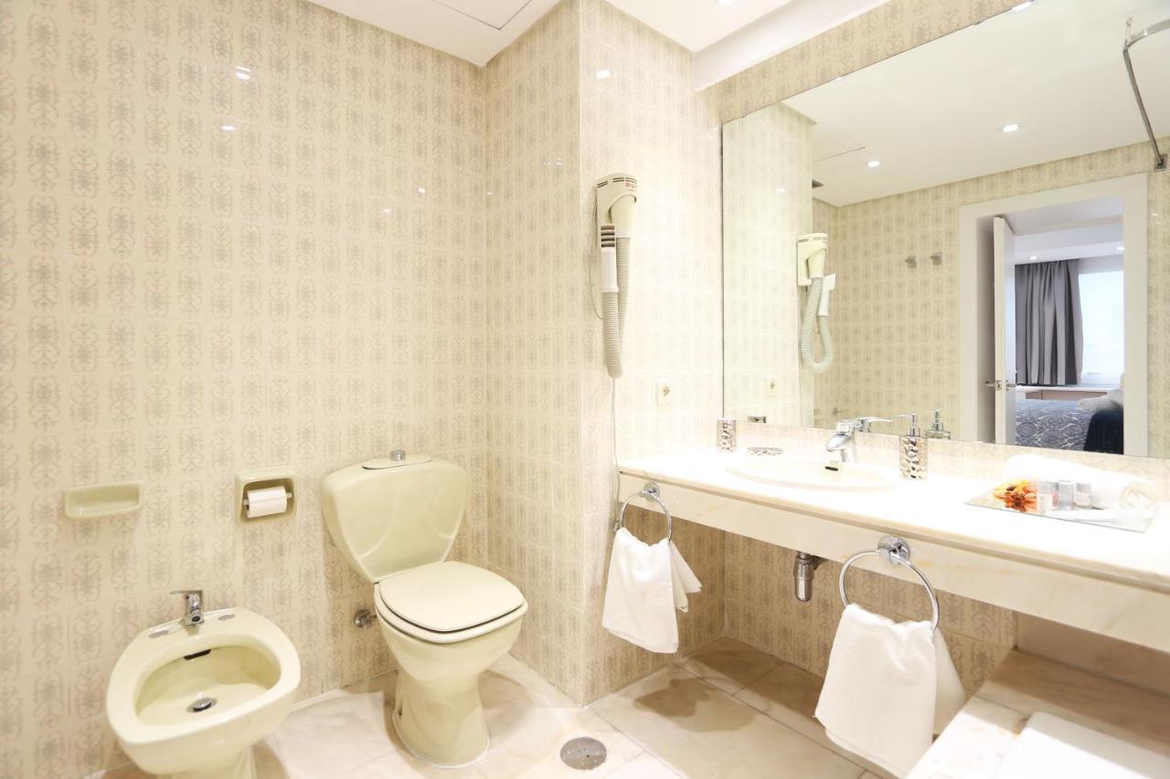 Апартаменти Urbantec Realty - Plaza De Colon Мадрид Екстер'єр фото