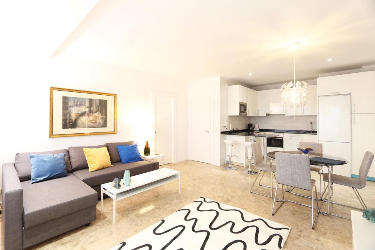 Апартаменти Urbantec Realty - Plaza De Colon Мадрид Екстер'єр фото